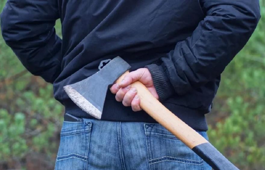 Θεσσαλονίκη: Πήγε να κλέψει φορτηγό και ο ιδιοκτήτης του επιτέθηκε με τσεκούρι