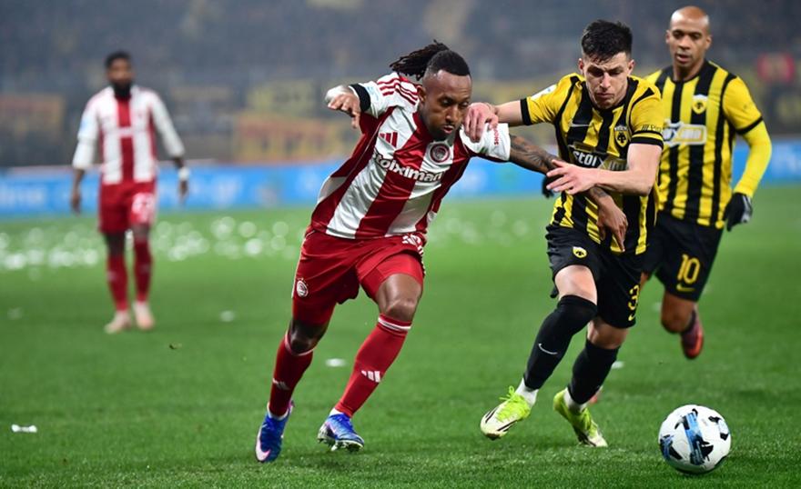 Νικολακόπουλος: «Ίσως είναι και καλύτερα που παίζει δύο σερί ντέρμπι εκτός έδρας ο Ολυμπιακός»