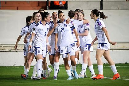 Αρνείται να αποχωριστεί την κορυφή η Ελλάδα καθαρίζοντας και τα Νησιά Φερόε