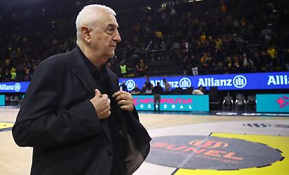 Σάκοτα: «Πανίσχυρες όλες οι ομάδες, αλλά είμαστε η ΑΕΚ - Να παίξουμε για τον τεράστιο κόσμο μας»