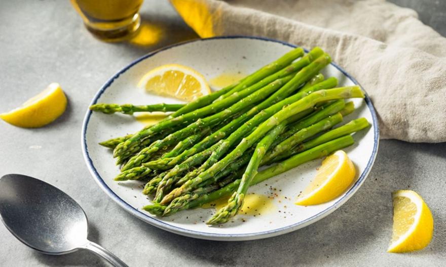 Σπαράγγια: Γιατί αξίζει να τα βάλεις στη διατροφή σου