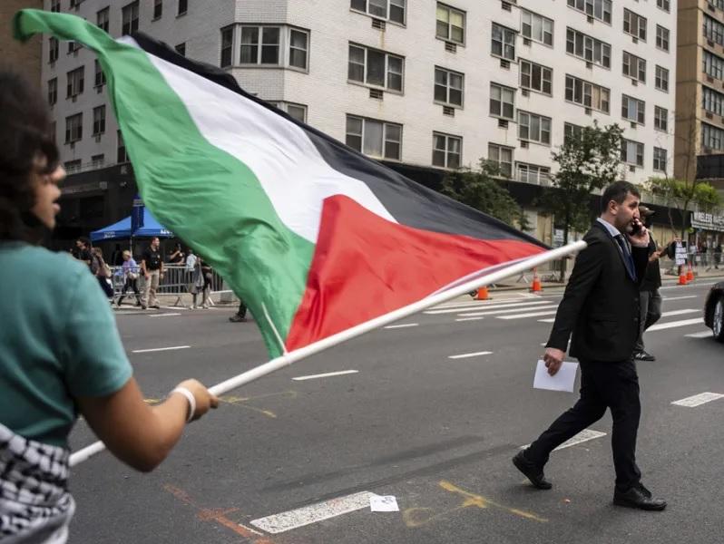 Νέα Υόρκη: Σύλληψη σχεδόν 100 διαδηλωτών σε συγκέντρωση υπέρ της Παλαιστίνης