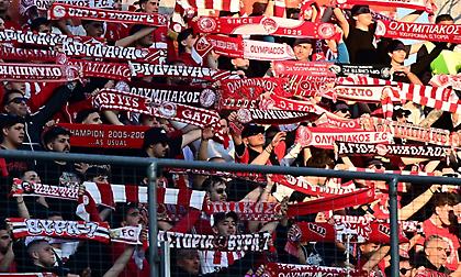 Αντιπροσωπεία οπαδών του Ολυμπιακού στην προπόνηση: «Ματώστε τη φανέλα όπως στην Ευρώπη»!