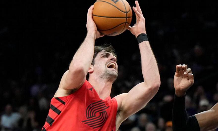 Μυθικός Αβντίγια με 41 πόντους: Οι Μπλέιζερς στα playoffs και… ραντεβού με Σπερς!