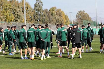 Δεσύλλας: «Δεν έχει λογική να αλλάξει τώρα την τριάδα στην άμυνα ο Μπενίτεθ - Κανένα θέμα με το γήπεδο του Παναθηναϊκού»