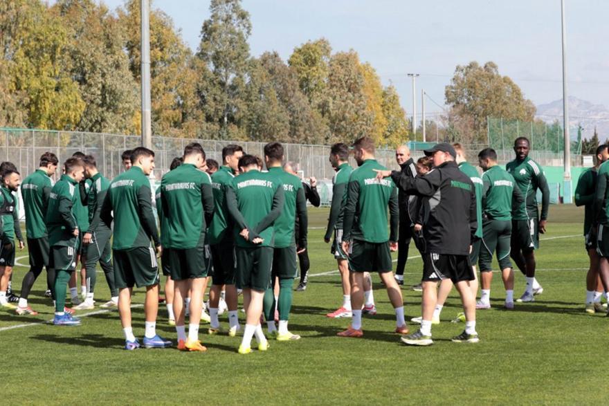 Δεσύλλας: «Δεν έχει λογική να αλλάξει τώρα την τριάδα στην άμυνα ο Μπενίτεθ - Κανένα θέμα με το γήπεδο του Παναθηναϊκού»