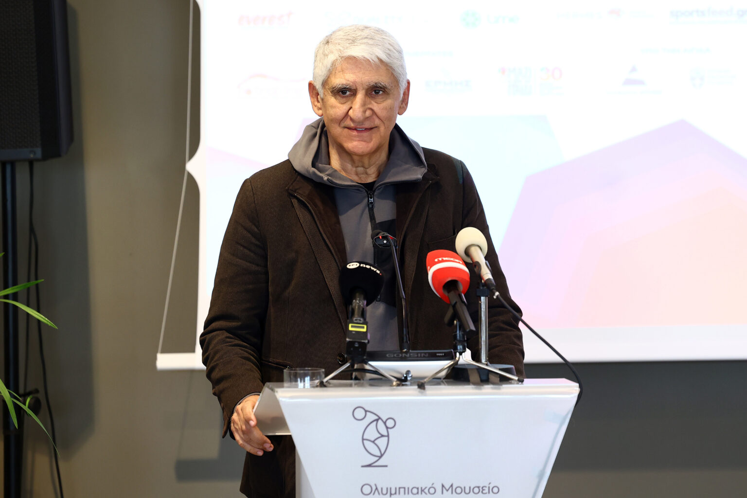 10ο NFL Athens: Γιαννάκης, Γκιώνης, Τριχά, Μυριοκεφαλιτάκη, Σάντα και Stan στην εκκίνηση