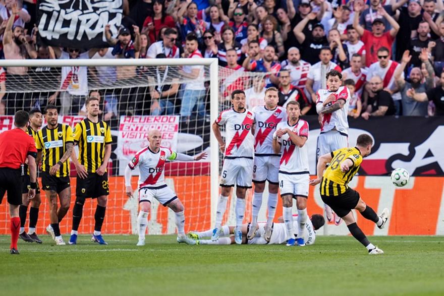 «Δύο ψυχές, μία ιστορία»: Οι Ισπανοί αποθεώνουν τη σύνδεση ΑΕΚ – Ράγιο