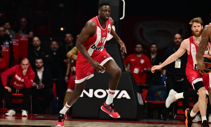 Πάτησε παρκέ στο ΣΕΦ και αποθεώθηκε από τους φίλους του Ολυμπιακού ο Φαλ!