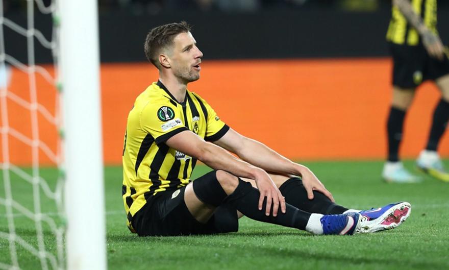 «Φώναξε» για πέναλτι στον Βάργκα η ΑΕΚ στο 22ο λεπτό