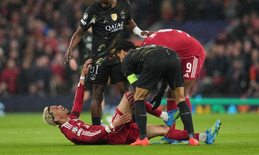 «Είναι άδικο, αλλά δεν είμαι μόνος μου...»: Το πρώτο μήνυμα του Εκιτικέ μετά τον σοβαρό τραυματισμό του