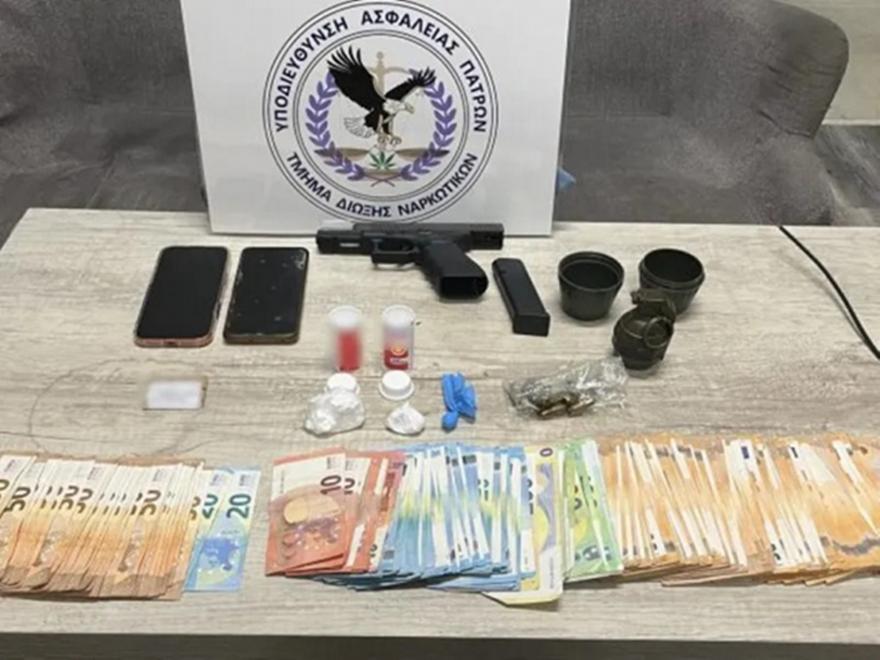 Πάτρα: Χειροβομβίδα σε κοτέτσι και «σκληρά» ναρκωτικά αποκάλυψε η αστυνομική έρευνα