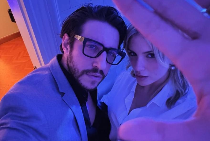 Κατερίνα Λιόλιου: Έσβησε κεράκια στο καμαρίνι της λίγο πριν από την πρεμιέρα της - Οι ευχές του συντρόφου της