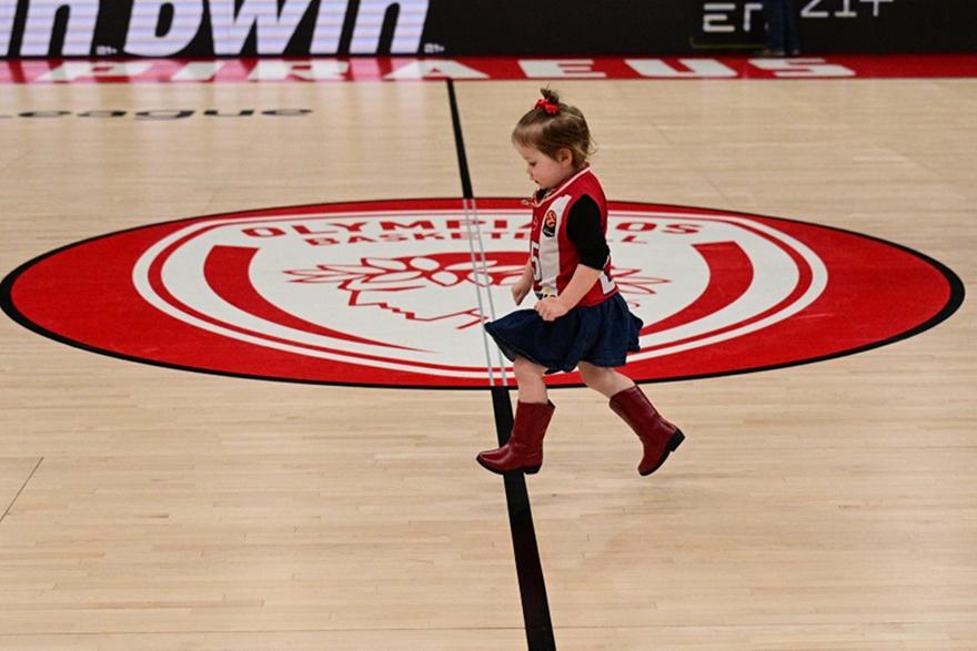 Η αποθέωση του Φαλ και οι μπλούζες Μπαρτζώκα: Η παρακάμερα από το Ολυμπιακός-Μιλάνο