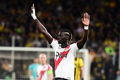 Υπόκλιση Πάπε Σις στον κόσμο της ΑΕΚ: «Τους λάτρεψα, δεν σταμάτησαν να τραγουδούν»