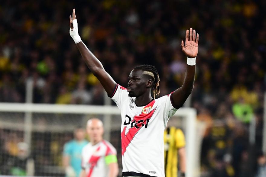 Υπόκλιση Πάπε Σις στον κόσμο της ΑΕΚ: «Τους λάτρεψα, δεν σταμάτησαν να τραγουδούν»