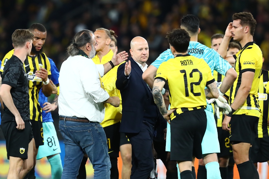 ΑΕΚ: Τρομερή στιγμή στη Νέα Φιλαδέλφεια με τον κόσμο να αποθεώνει παρά τον αποκλεισμό