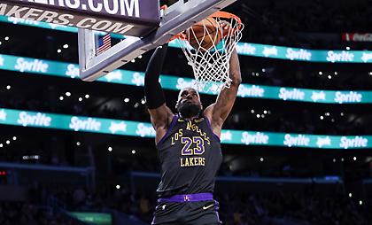 Ο παλιός είναι αλλιώς: Ο Λεμπρόν Τζέιμς έκανε τα περισσότερα καρφώματα σε μια σεζόν εδώ και 8 χρόνια