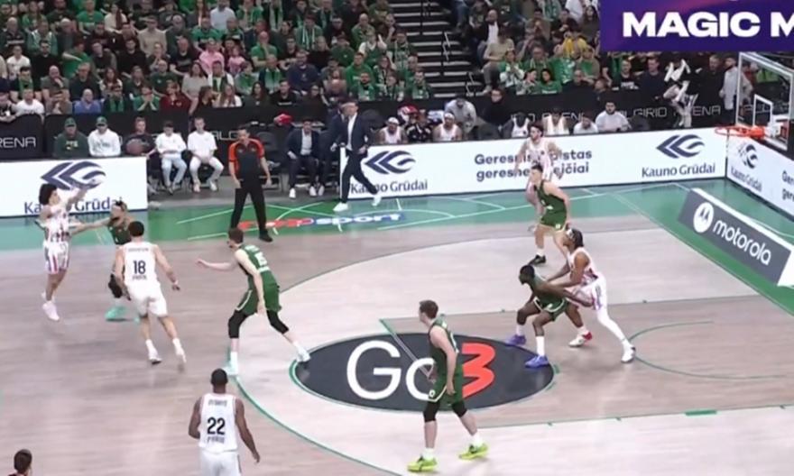 Πήγε για λόμπα-πάσα και έβαλε το πιο περίεργο τρίποντο της σεζόν ο Ιφί!