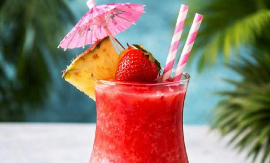 Miami Vice: Το κοκτέιλ που ενώνει Pina Colada και Strawberry Daiquiri σε ένα ποτήρι