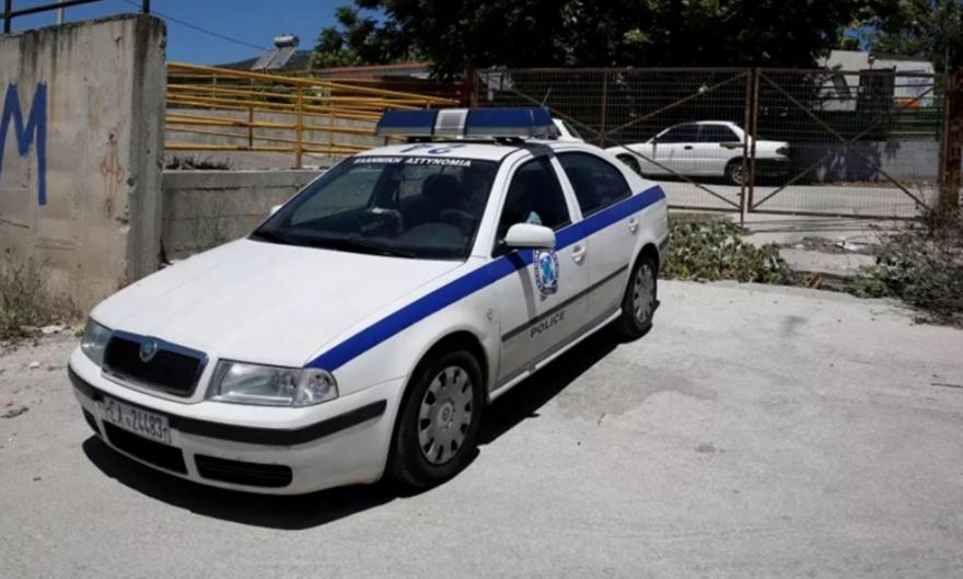 Συνελήφθη 27χρονος που παρέλαβε ταχυδρομικό δέμα με σχεδόν δύο κιλά κάνναβης