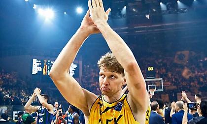 Κουζμίνσκας: «Θα παλέψουμε μέχρι τέλους - Ευχαριστώ τους οπαδούς, στιγμές σαν κι αυτές είναι για εσάς»