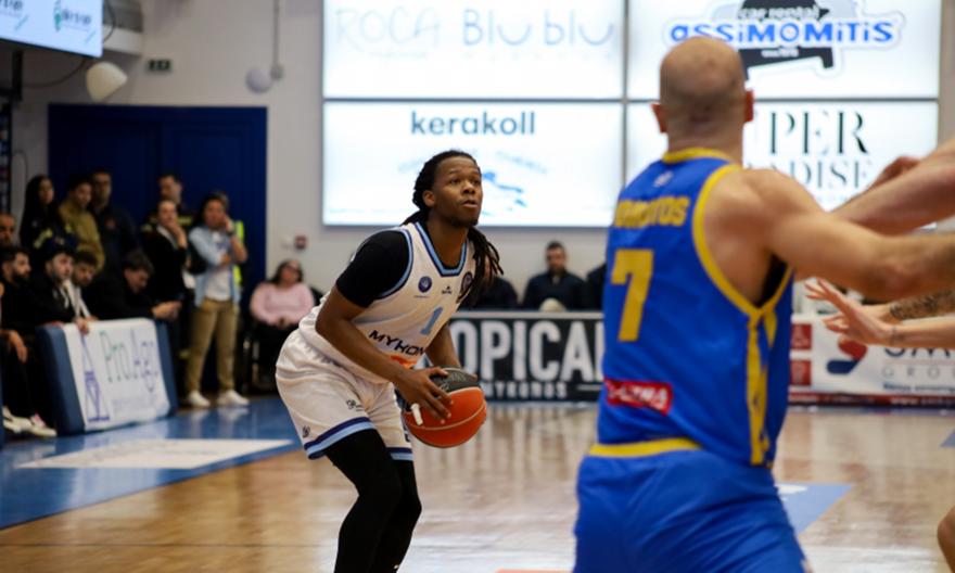 Έβαλε τέλος στο νικηφόρο σερί του Περιστερίου και ετοιμάζεται για playoffs η Μύκονος