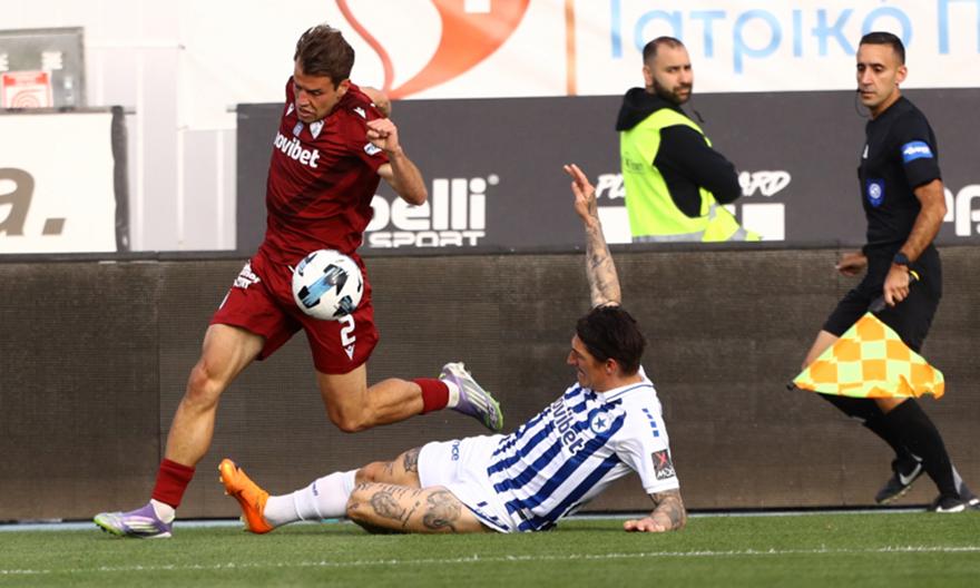 Ο Τσούμπερ αποβλήθηκε στο Ατρόμητος-ΑΕΛ Novibet, βλέποντας την κόκκινη κάρτα για πρώτη φορά στην καριέρα του!