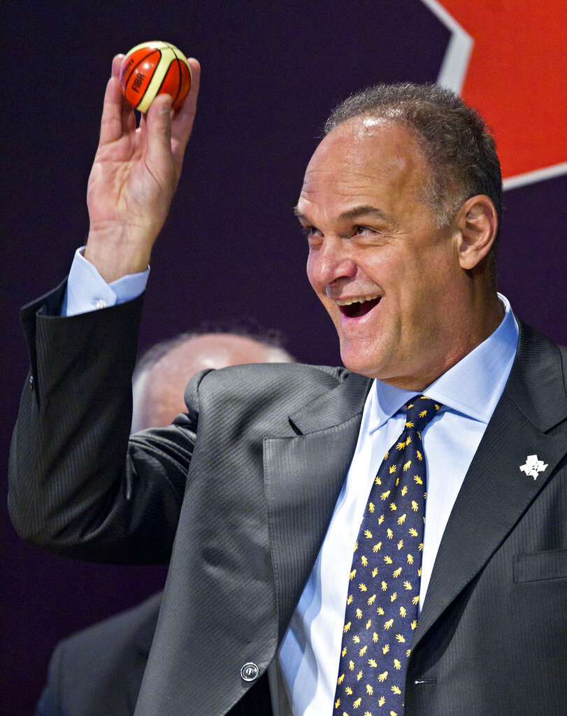 Όσκαρ Σμιντ: Ο άνθρωπος με το «Άγιο Χέρι» που άλλαξε το μπάσκετ για πάντα