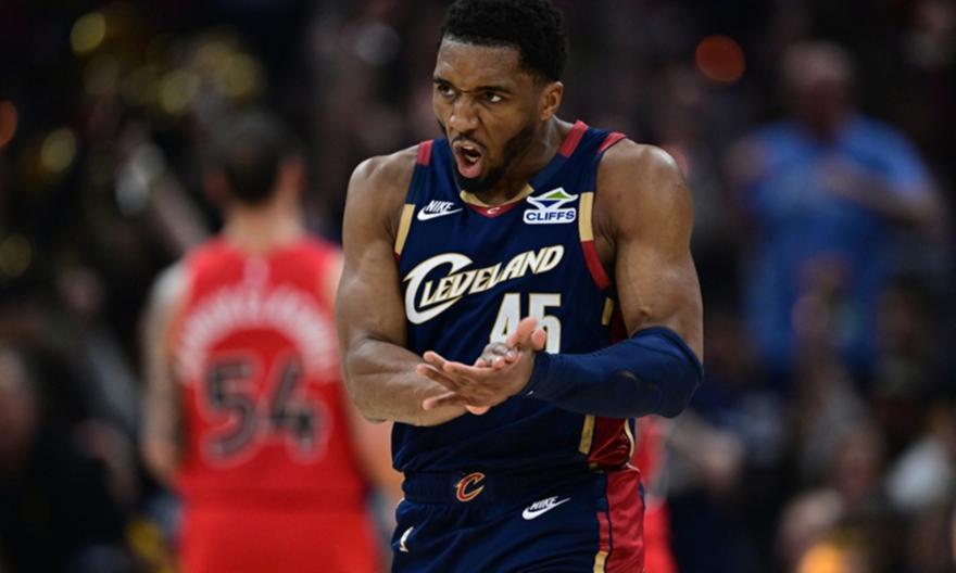 Μίτσελ και Χάρντεν οδήγησαν εκ του ασφαλούς τους Καβαλίερς στο 1-0 επί των Ράπτορς!