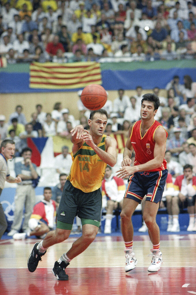 Όσκαρ Σμιντ: Ο άνθρωπος με το «Άγιο Χέρι» που άλλαξε το μπάσκετ για πάντα