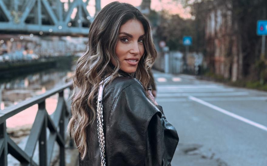 Αθηνά Οικονομάκου: Στο ατελιέ της Κριθαριώτη για την πρόβα νυφικού της!