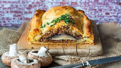 Vegetarian Wellington με ραγού κόκκινης φακής και μανιτάρια