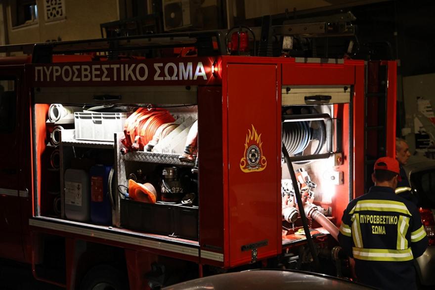 Τραγωδία στο Ακταίο: Σπίτι έπιασε φωτιά και μέσα βρέθηκε νεκρός άνδρας που είχε δίπλα του όπλο