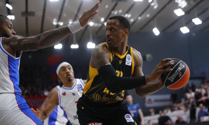 Η ΑΕΚ άλωσε τη Γλυφάδα και έσπρωξε στον «γκρεμό» τον Πανιώνιο