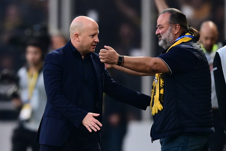 ΑΕΚ-ΠΑΟΚ 3-0: Το γλέντησε και ο Ηλιόπουλος, πανηγύρισε με το κασκόλ στο χέρι (pics)