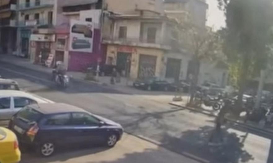 Ανήλικος ο οδηγός της μηχανής που παρέσυρε και εγκατέλειψε την 16χρονη