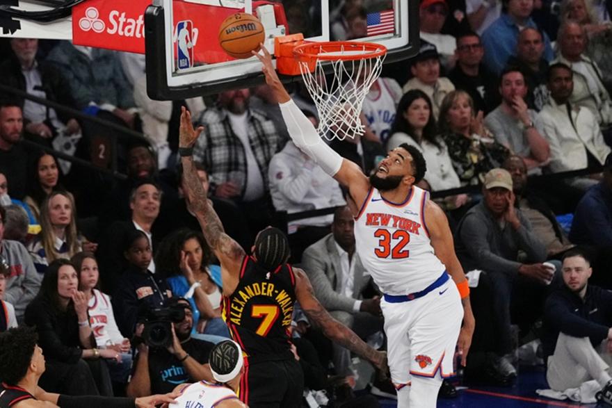 Μπράνσον και Τάουνς λύγισαν τους Χοκς στο Game 1