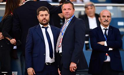 «Ευχαριστώ» από τους Έλληνες διαιτητές σε Γκαγκάτση και Λανουά για τον τελικό