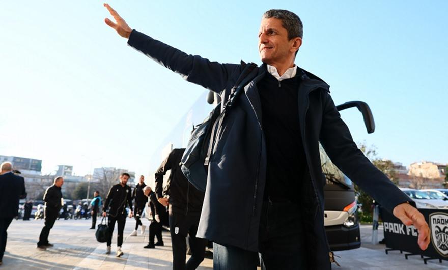 «Μην ξαναβγάλεις το σκουφί»: Αποθέωση για τον Λουτσέσκου απ’ τον κόσμο του ΠΑΟΚ