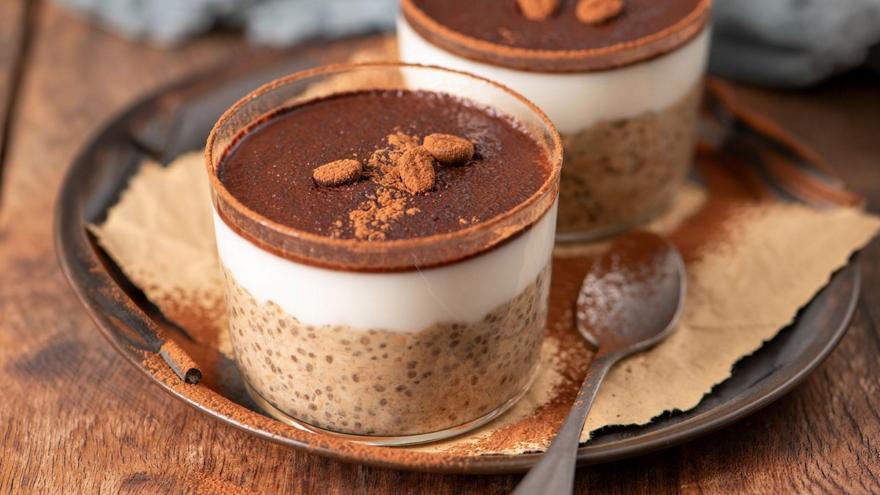 Πουτίγκα με τσία, γιαούρτι και εσπρέσσο σαν τιραμισού