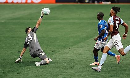 Το απόλυτο θρίλερ: Η μυθική επέμβαση του Μαρτίνες στο 92’ πριν το γκολ του Έιμπραχαμ για το 4-3 της Άστον Βίλα