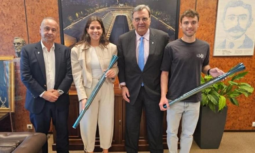 Παρέλαβαν την Ολυμπιακή Δάδα Ξενάκη, Γκαϊτατζής