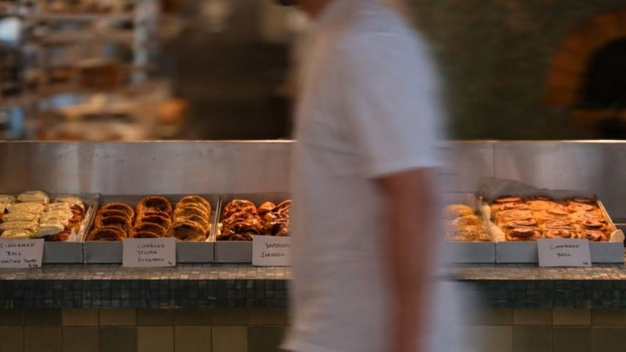 Koita: Το νέο all day της Γλυφάδας συνδυάζει microbakery, φαγητό και ποτό