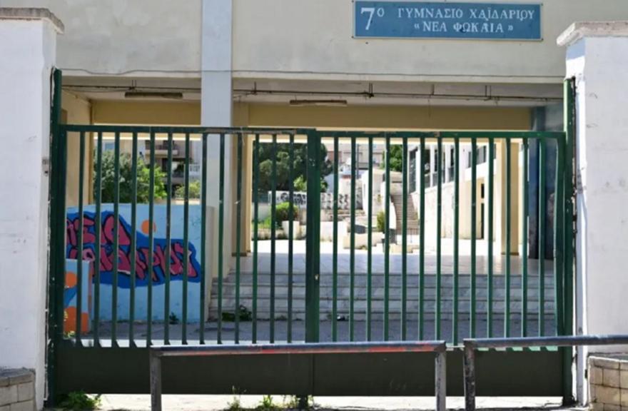 Σταθερή, αλλά κρίσιμη η κατάσταση της 13χρονης που έπεσε από το μπαλκόνι σχολείου στο Χαϊδάρι