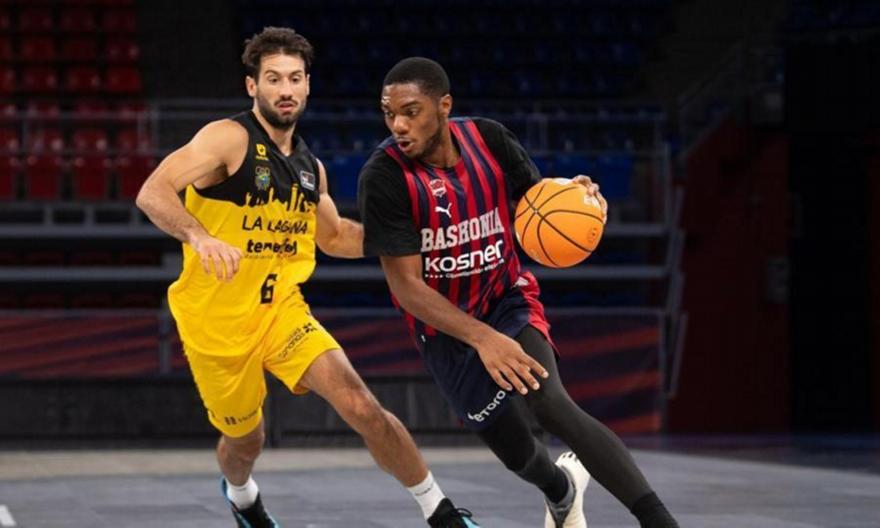 Σαμπουντσούογλου: «Έκλεισε Φόρεστ και Σαργκιούνας για την επόμενη σεζόν η Φενέρ»