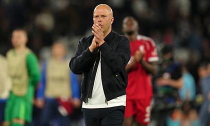 «Μένει στη Λίβερπουλ και τη νέα σεζόν ο Άρνε Σλοτ»