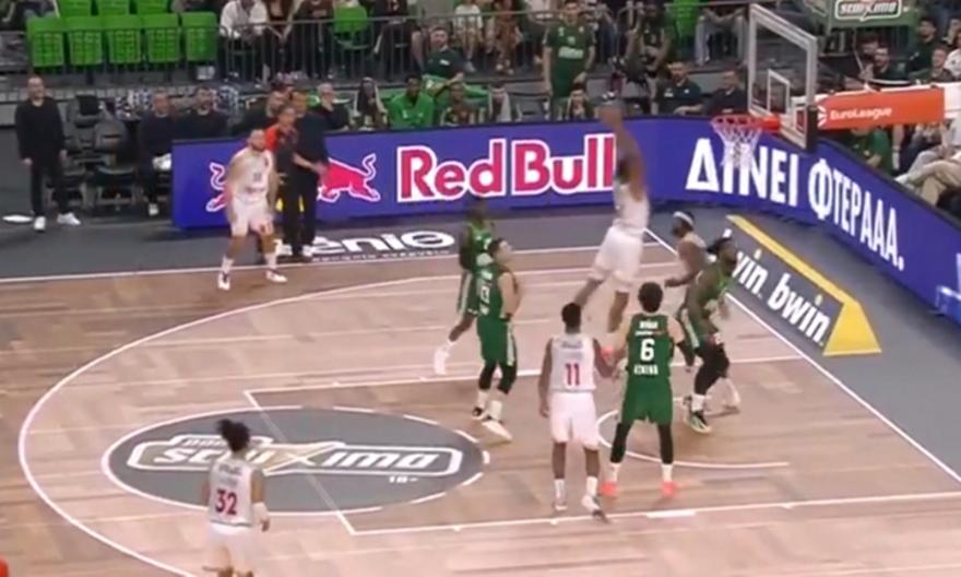 Γκρέμισε την μπασκέτα με απίθανο κάρφωμα ο Μπλόσομγκεϊμ