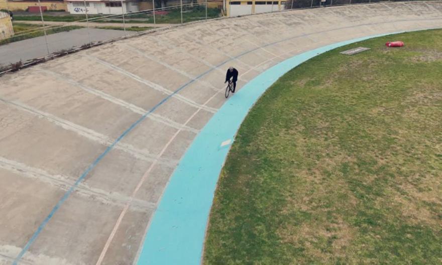 Γιώργος Χειμωνέτος: Από τη Ρόδο, στην ποδηλατική κορυφή, στις πασαρέλες και στην τηλεόραση