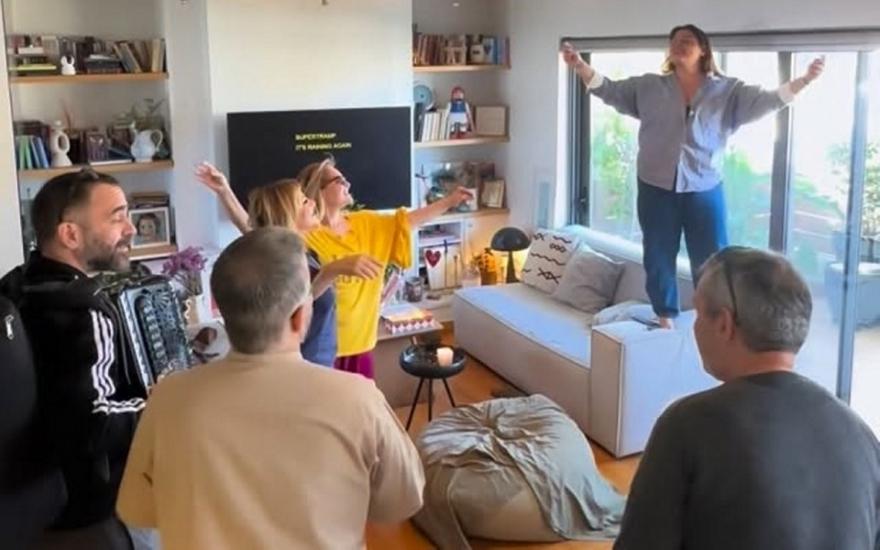 Τρελό γλέντι στο σπίτι Χατζηπαναγιώτη- Σταυροπούλου για τα γενέθλιά του